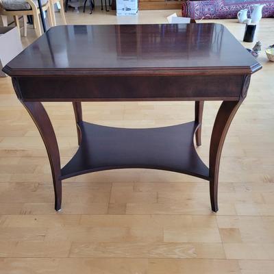 Henredon Solid Wood End Table (LR-EL)
