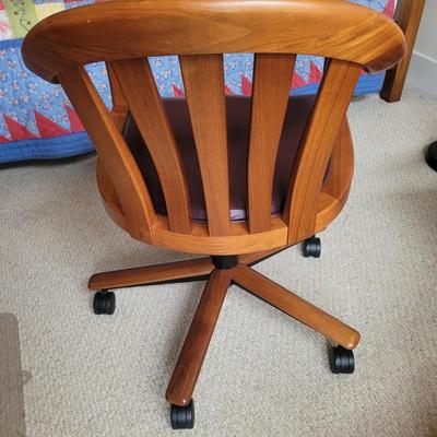 Gunlocke Wood and Leather Office Chair (BR1-EL)