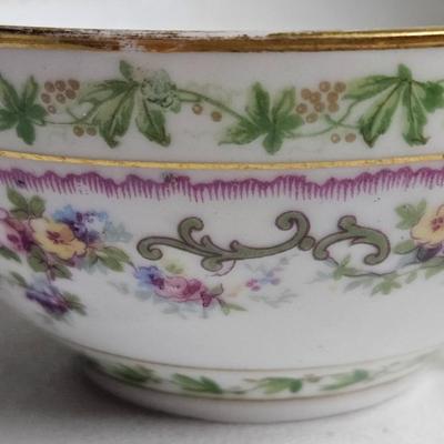 Sale Photo Thumbnail #193: Set of PR France Porcelain Teacups & Saucers

Description: 5 saucers, 4 cups
Dimensions: Saucer – 1x5x5, Cup – 1.5x4.5x4
Damage: 1 saucer has a chip in the rim