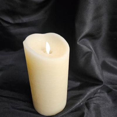 Sale Photo Thumbnail #200: Large Glass Hurricane Vase

Description: Comes with a battery-operated candle
Dimensions: 13x8.5x8.5
Damage: Normal wear