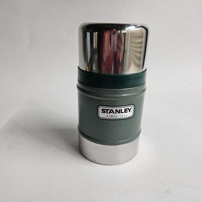 Sale Photo Thumbnail #215: DM65. Stanley Classic Vacuum Food Jar, hot/cold, Classic Green

Dimensions: 12x15x1
Damage: Normal wear