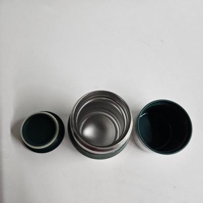Sale Photo Thumbnail #221: DM65. Stanley Classic Vacuum Food Jar, hot/cold, Classic Green

Dimensions: 12x15x1
Damage: Normal wear