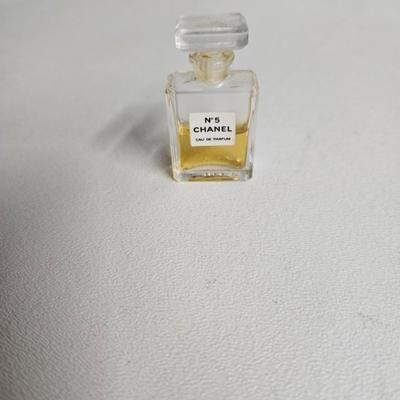 Sale Photo Thumbnail #256: DM70. Lot of Perfume Bottles on a Capiz Shell Tray

Dimensions: 24x36
Damage: Normal wear