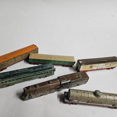 Sale Photo Thumbnail #273: DM73. Lot of Tootsie Toy Trains

Dimensions: Creamer – 3x4x2, Sugar – 3x6x2.5
Damage: Normal wear