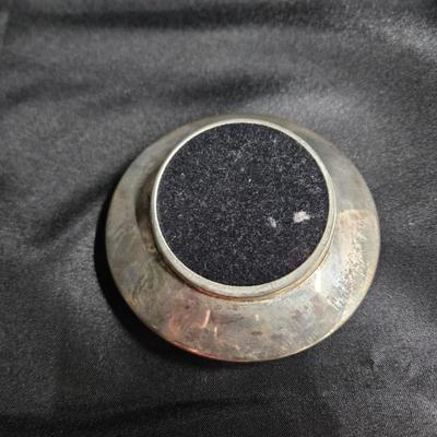 Sale Photo Thumbnail #301: DM77. Chrome and Quartz Desk Clock

Dimensions: 1x4x4
Damage: Normal wear
