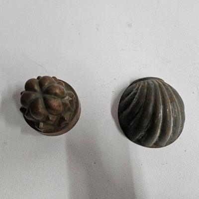 Sale Photo Thumbnail #311: Antique Metal Jelly/Candy Molds

Dimensions: 2x2x2
Damage: Normal wear