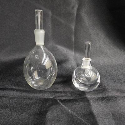 Sale Photo Thumbnail #315: A lot of Glass Gravity Flask & Perfume Bottle
Description: A Gravity flask is used to measure the density of liquids
Dimensions: 5x2x2
Damage: Normal wear