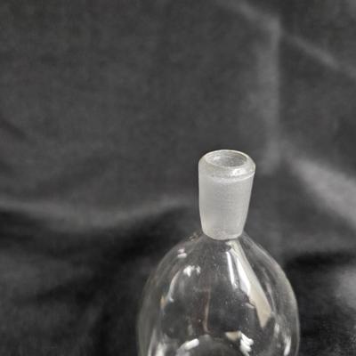 Sale Photo Thumbnail #320: A lot of Glass Gravity Flask & Perfume Bottle
Description: A Gravity flask is used to measure the density of liquids
Dimensions: 5x2x2
Damage: Normal wear