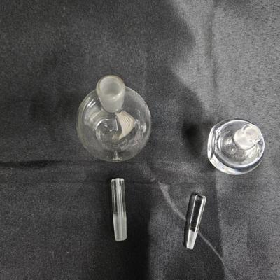 Sale Photo Thumbnail #318: A lot of Glass Gravity Flask & Perfume Bottle
Description: A Gravity flask is used to measure the density of liquids
Dimensions: 5x2x2
Damage: Normal wear