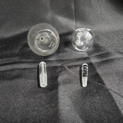 Sale Photo Thumbnail #319: A lot of Glass Gravity Flask & Perfume Bottle
Description: A Gravity flask is used to measure the density of liquids
Dimensions: 5x2x2
Damage: Normal wear