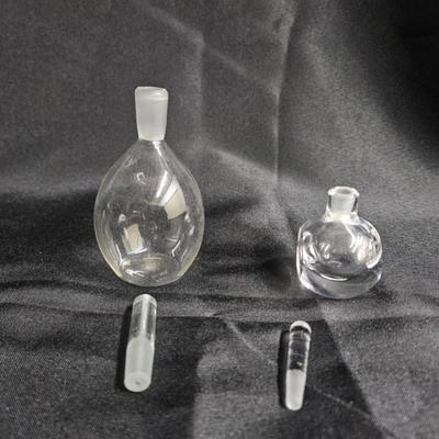 Sale Photo Thumbnail #317: A lot of Glass Gravity Flask & Perfume Bottle
Description: A Gravity flask is used to measure the density of liquids
Dimensions: 5x2x2
Damage: Normal wear