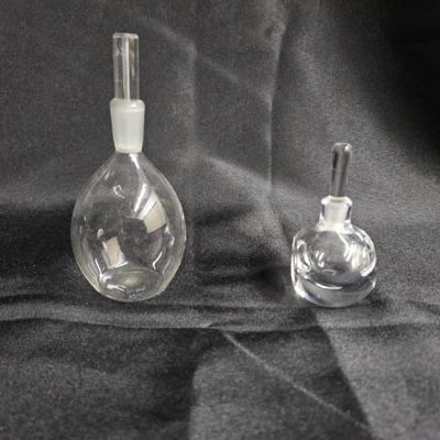 Sale Photo Thumbnail #316: A lot of Glass Gravity Flask & Perfume Bottle
Description: A Gravity flask is used to measure the density of liquids
Dimensions: 5x2x2
Damage: Normal wear