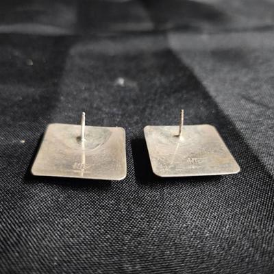 Sale Photo Thumbnail #390: Sterling Silver Square Post Earrings with Onyx

Damage: Normal wear