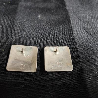 Sale Photo Thumbnail #391: Sterling Silver Square Post Earrings with Onyx

Damage: Normal wear