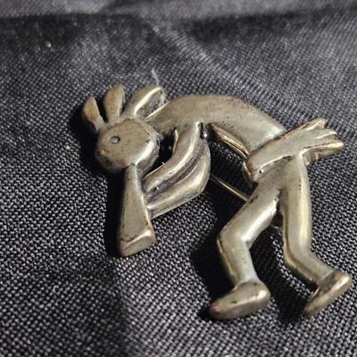 Sale Photo Thumbnail #408: Sterling Silver Native American Kokopelli Brooch Pin

Dimensions: 1 ½ inch tall
Damage: Normal wear