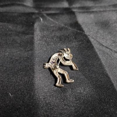Sale Photo Thumbnail #409: Sterling Silver Native American Kokopelli Brooch Pin

Dimensions: 1 ½ inch tall
Damage: Normal wear