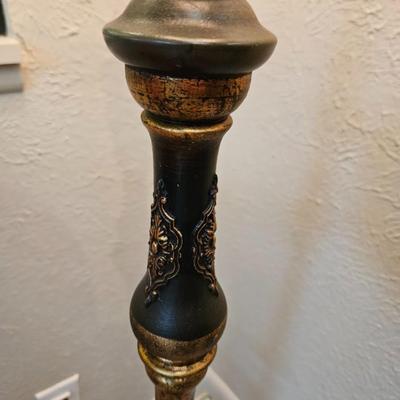 Sale Photo Thumbnail #468: Antique Baroque Style, Wooden Candlestick Holder Table Lamp with Shade 

Dimensions: With Shade – 26x12x12
Damage: Normal wear