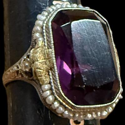 Vintage 14K gold with Amethyst rock