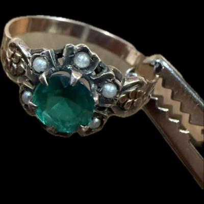 Vintage 14k white gold W/ natural emerald