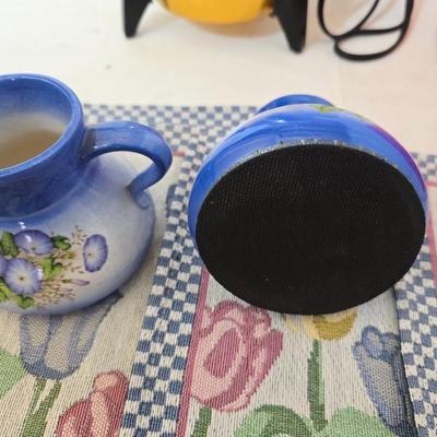 Kitchen & Decor Lot – Coffee Urn, Tupperware Cake Keeper, Placemats, Pottery