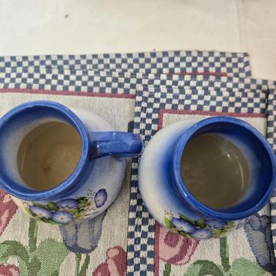 Kitchen & Decor Lot – Coffee Urn, Tupperware Cake Keeper, Placemats, Pottery