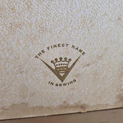 Vintage The White House Sewing Machine – Zigzag, Buttonhole, Reverse Features