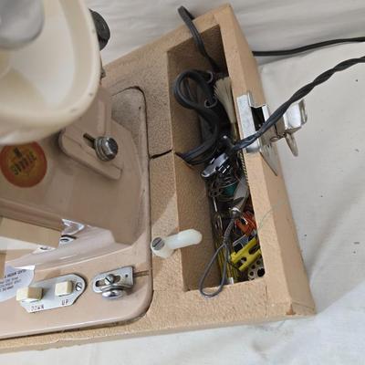 Vintage The White House Sewing Machine – Zigzag, Buttonhole, Reverse Features