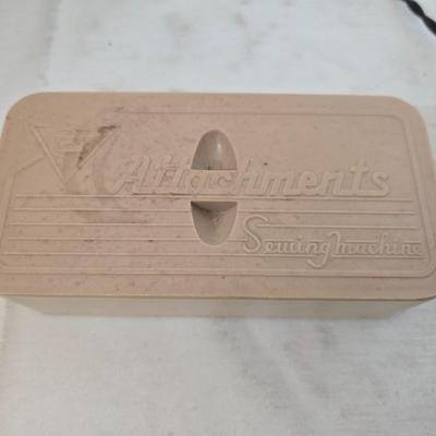 Vintage The White House Sewing Machine – Zigzag, Buttonhole, Reverse Features