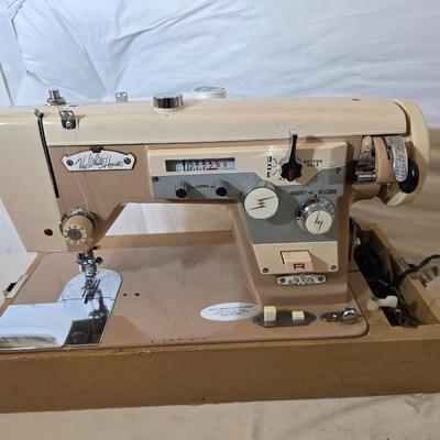Vintage The White House Sewing Machine – Zigzag, Buttonhole, Reverse Features