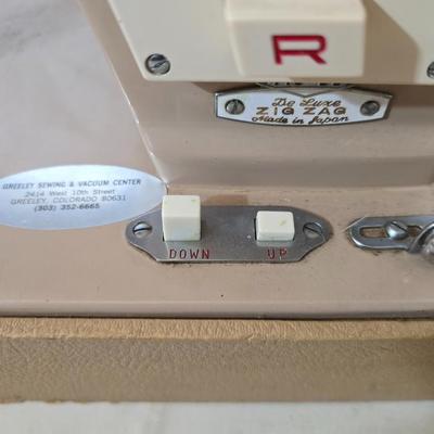 Vintage The White House Sewing Machine – Zigzag, Buttonhole, Reverse Features