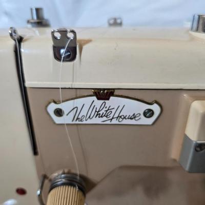 Vintage The White House Sewing Machine – Zigzag, Buttonhole, Reverse Features
