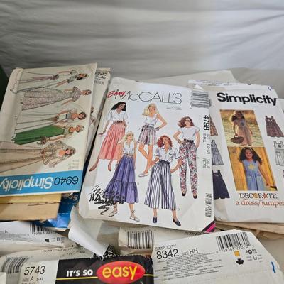 Massive Vintage Sewing Pattern Lot – Simplicity, McCall’s, Butterick, Daisy Kingdom + More (100+ Pieces)