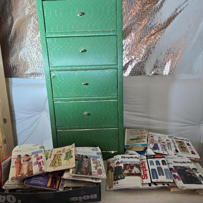Massive Vintage Sewing Pattern Lot – Simplicity, McCall’s, Butterick, Daisy Kingdom + More (100+ Pieces)