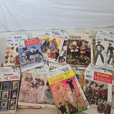 Massive Vintage Sewing Pattern Lot – Simplicity, McCall’s, Butterick, Daisy Kingdom + More (100+ Pieces)