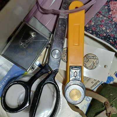 Vintage Sewing Kit – Richards of Sheffield Scissors, Thread Box, Supplies