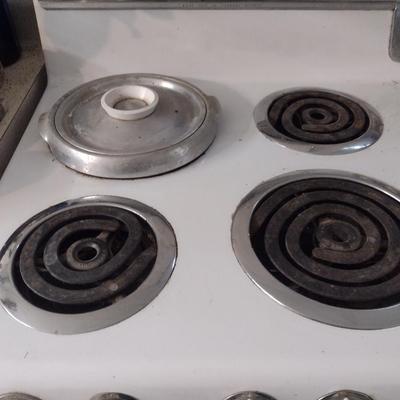 Vintage Frigidaire Electric Stove and Oven: Model RO-60