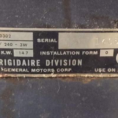 Vintage Frigidaire Electric Stove and Oven: Model RO-60