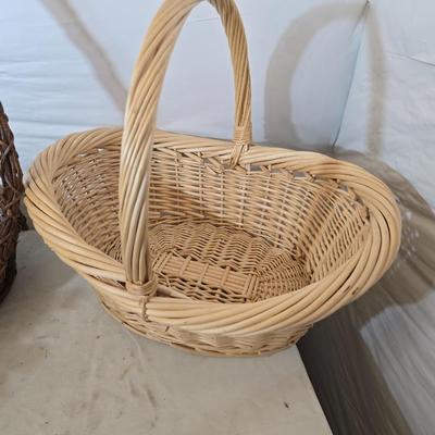 Woven Baskets & Sunflower Wreaths – Rustic Country Decor