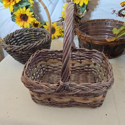Woven Baskets & Sunflower Wreaths – Rustic Country Decor