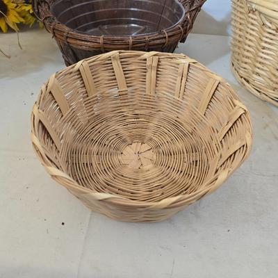 Woven Baskets & Sunflower Wreaths – Rustic Country Decor