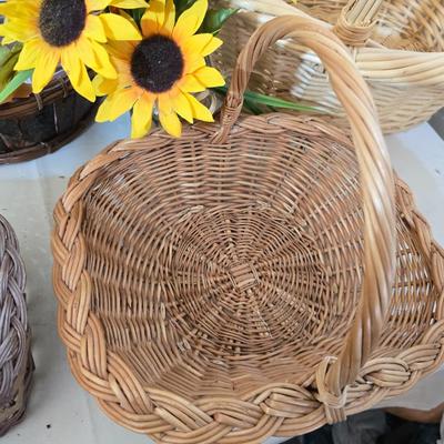 Woven Baskets & Sunflower Wreaths – Rustic Country Decor