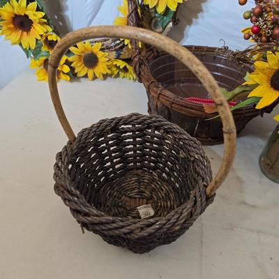 Woven Baskets & Sunflower Wreaths – Rustic Country Decor