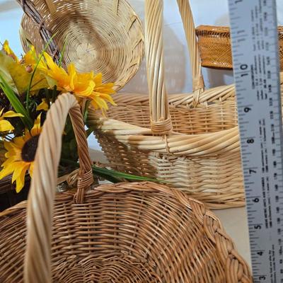 Woven Baskets & Sunflower Wreaths – Rustic Country Decor