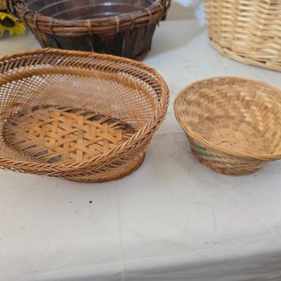 Woven Baskets & Sunflower Wreaths – Rustic Country Decor