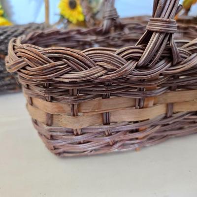 Woven Baskets & Sunflower Wreaths – Rustic Country Decor