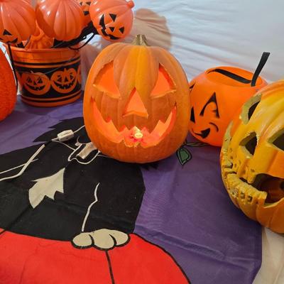 Lot of Halloween Jack-O'-Lantern Decor – Light-Up Pumpkins, Buckets & More!