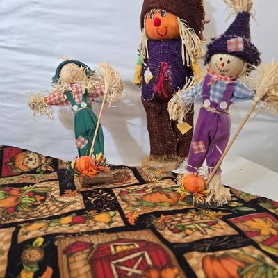 Fall Scarecrow Decor Lot – Straw scarecrows, & Tree skirt and yard flag