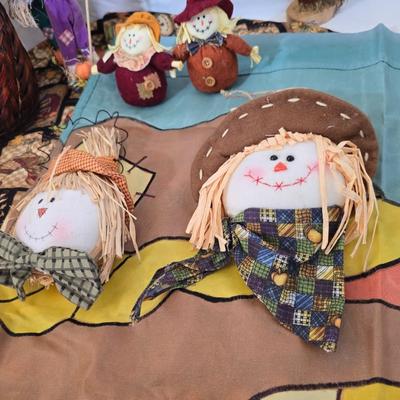 Fall Scarecrow Decor Lot – Straw scarecrows, & Tree skirt and yard flag