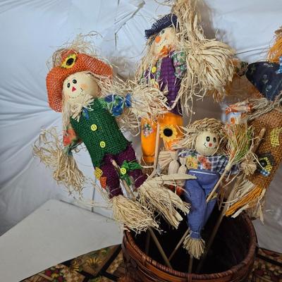 Fall Scarecrow Decor Lot – Straw scarecrows, & Tree skirt and yard flag