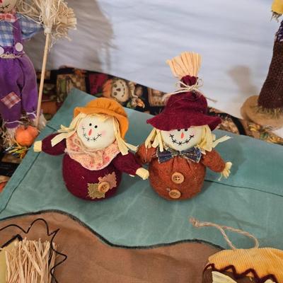 Fall Scarecrow Decor Lot – Straw scarecrows, & Tree skirt and yard flag